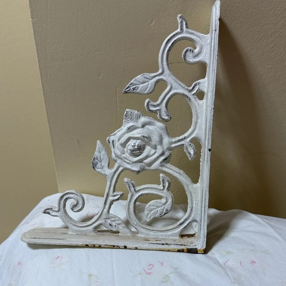 Vintage White Floral Wall Bracket